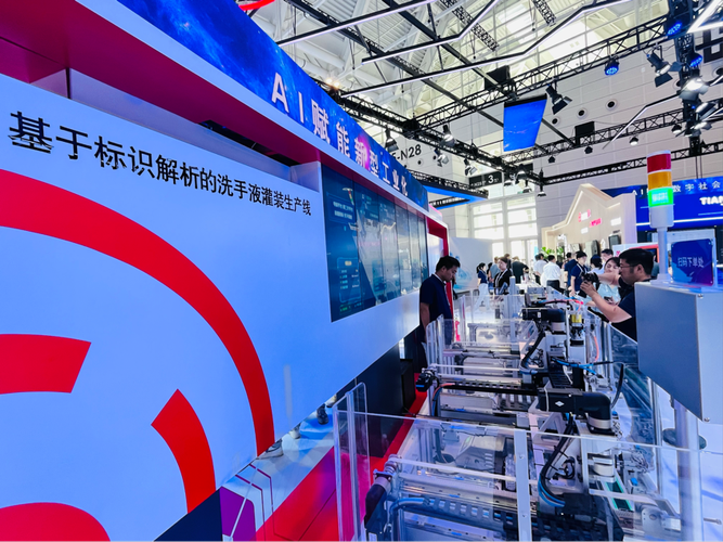 这条产线融汇了联通5g网络技术,ai质检能力与标识解析体系,更是5g工厂
